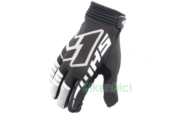 GUANTES TRIAL COMAS RACE NEGRO - Guantes ultra ligeros y ergonmicos de la marca Comas, modelo Race. Palma muy suave para un perfecto agarre. Parte superior en malla elstica. Refuerzo en el arco de los dedos pulgar e ndice. Cierre por velcro en correa de goma inyectada y ajuste elstico. Acabados en color negro, blanco y gris. 35 gramos de peso (pareja talla M).