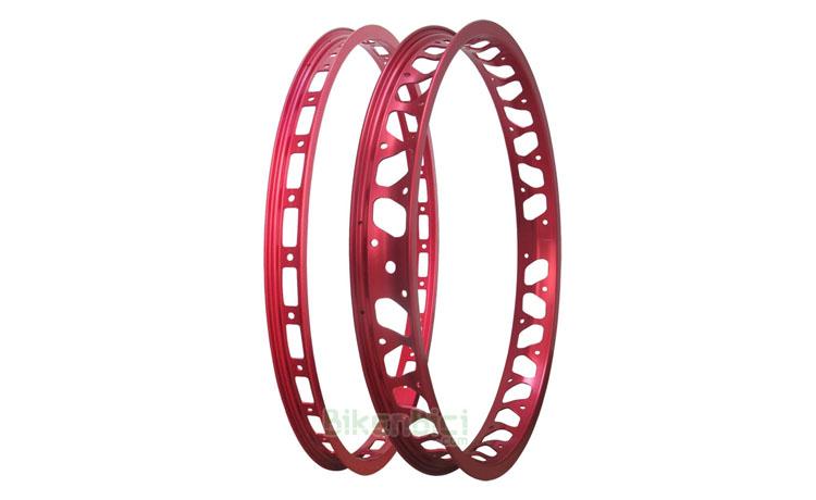 LLANTAS MONTY PRORACE CONJUNTO ROJAS - Conjuntos de llantas para Biketrial y Trial Monty ProRace ultraligeras. Anodizadas en color rojo tanto en la parte central como en los laterales. Para bicicletas de 20 pulgadas. Para bujes de 28 y 32 agujeros. 679 gramos el conjunto.