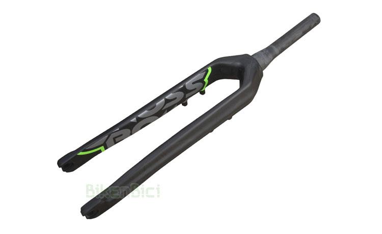 FORK CROSSBOW CARBON TAPERED 26 INCHES - Carbon fork from Crossbow brand. Made in unidirectional carbon fiber (UD). For 26 inches bikes. For rim brakes as Magura HS brake systems. For Tapered 1,5 headsets. Carbon bar with aluminium tube inserted. Star nut included. Matt carbon finished with Crossbow logos in green. 542 grams of weight (original bar length).