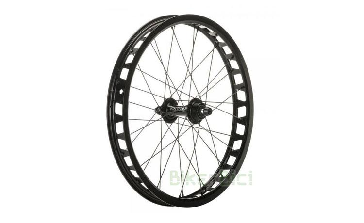 RUEDA TRIAL JITSIE 19 PULGADAS FRENO DE LLANTA - Rueda trasera de la marca Jitsie de 19 pulgadas para frenos de llanta. Se compone de buje Jitsie de 116mm para freno de llanta, aro Jitsie Race en color negro de 19 pulgadas, radios de acero de 1,8mm de color negro y cabecillas de aluminio de color negro. Rodamientos sellados para giro suave y preciso. 32 radios. Para neumticos de 19 pulgadas. Peso de 688 gramos (incluye casquillos y tornilleria necesaria).