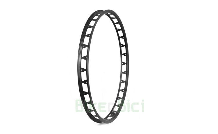 RIM TRIAL COMAS 26 INCHES REAR - Rear rim 26 inches from Comas brand. Made in high quality 6061-T6 aluminium. W shaped sideways for an extrem strength. Lateral spokes holes. For 32 holes hubs. Black matt anodised. 12mm lateral walls. 48mm wide. 592 grams of weight.